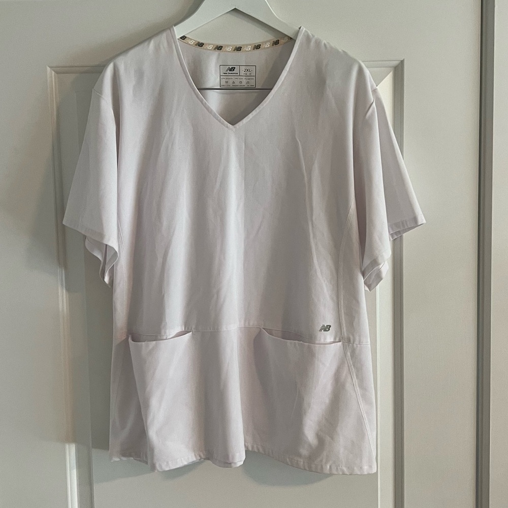 New Balance White Performance V Neck Athletic Top Women’s 2X